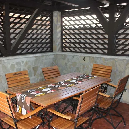Casa de hóspedes Casa Ianis 2*